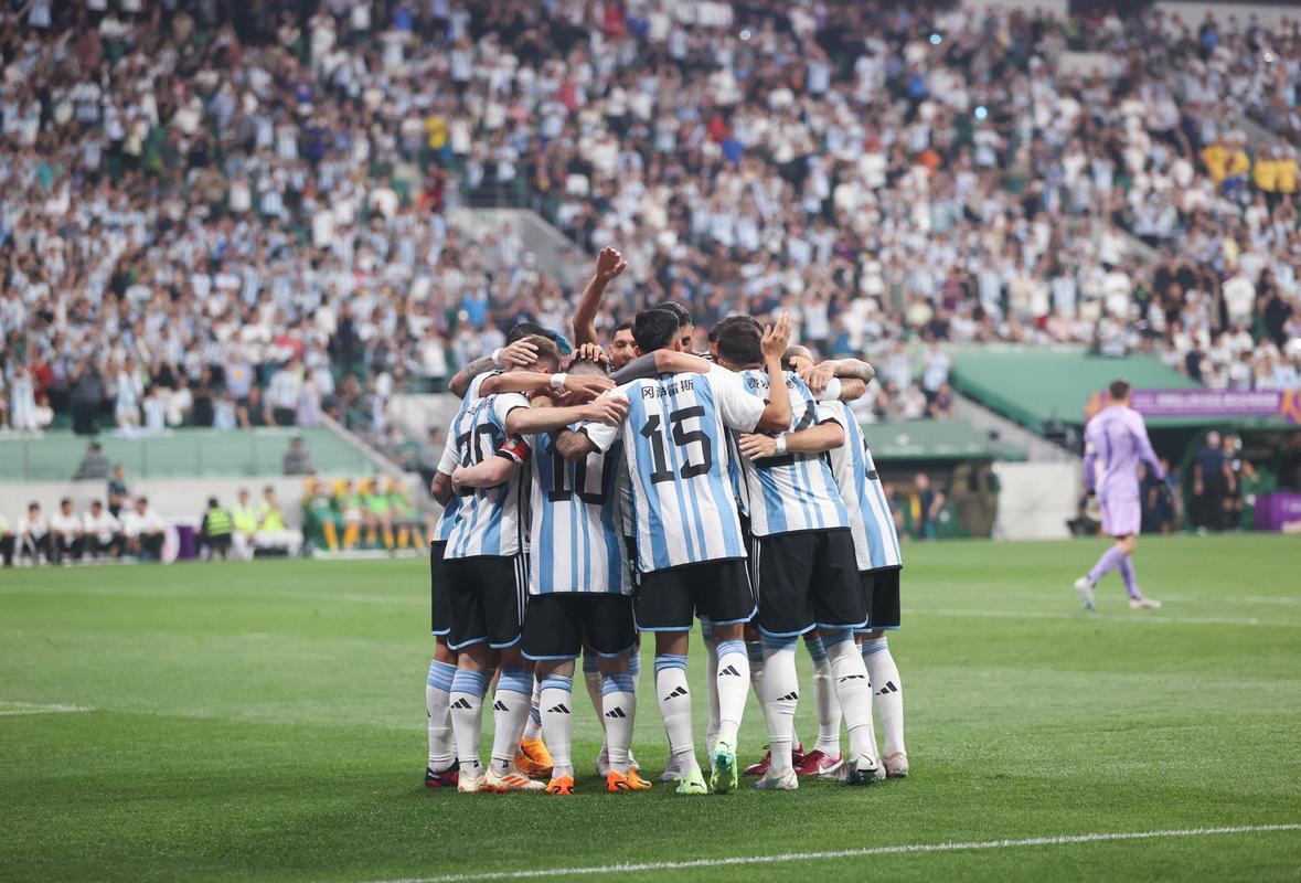 开云体育登录-足球巨星：梅西领衔阿根廷队出征