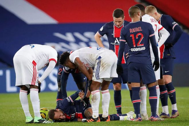 里昂球队惨败，积分榜领先优势缩小的简单介绍