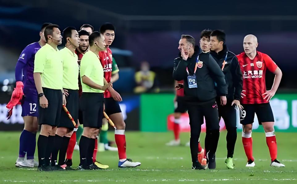 上港遗憾失利,亚冠淘汰赛前路波折的简单介绍 上港遗憾失利,亚冠淘汰赛前路波折的简单介绍