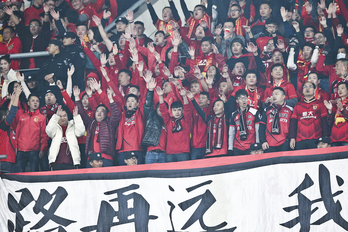 包含主场气氛火爆，球队期待送给球迷一场胜利的词条