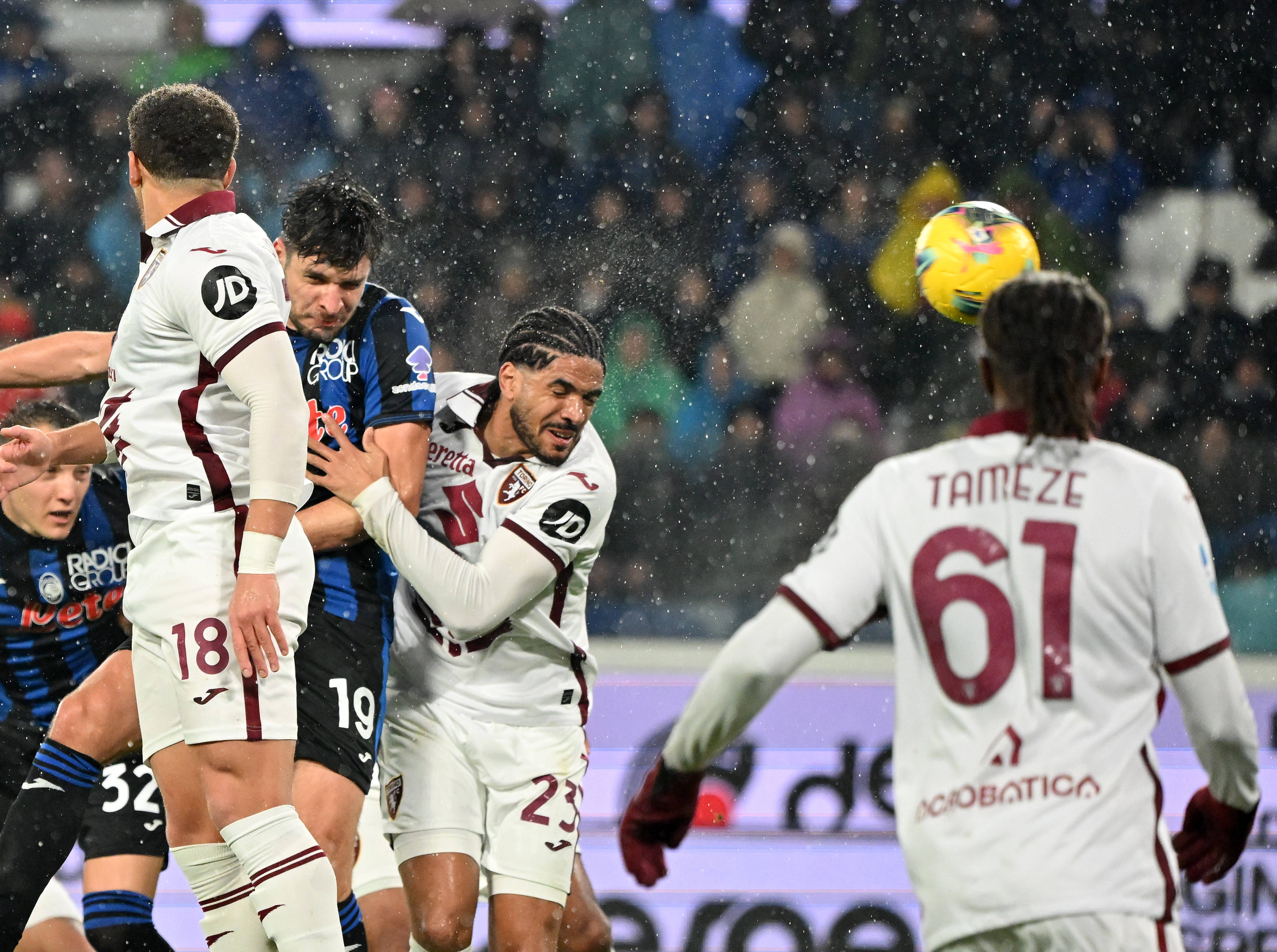 意甲联赛战况激烈，球队实力展现