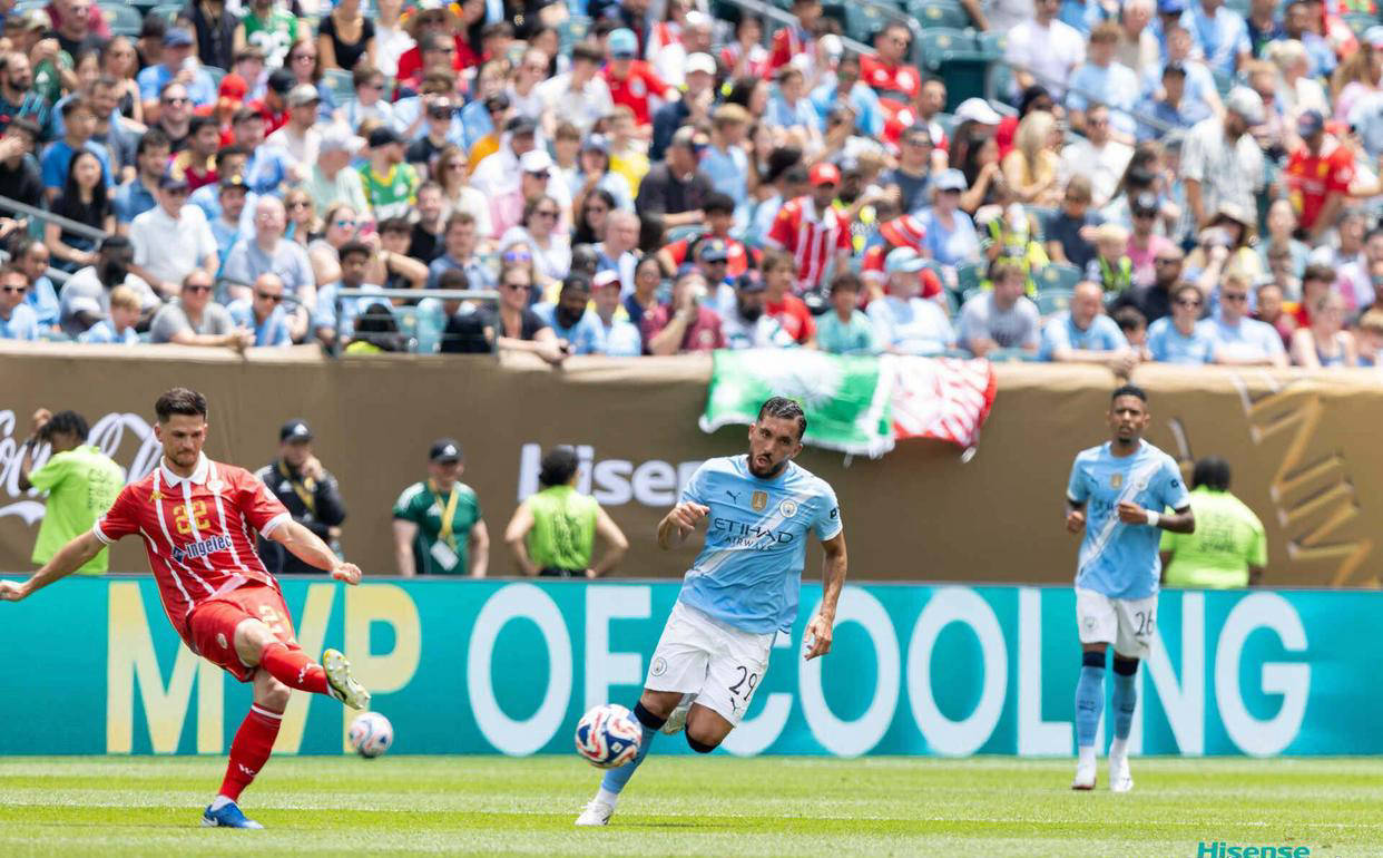 开云体育中国-曼城逆转战胜对手，新赛季愈发强劲