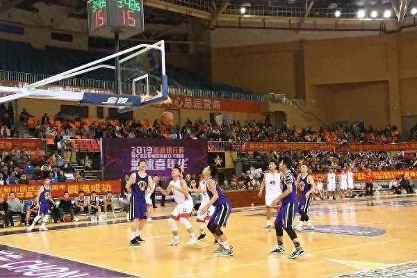 开云体育登录-郑州篮球赛事中球队实力强劲，对手难以匹敌