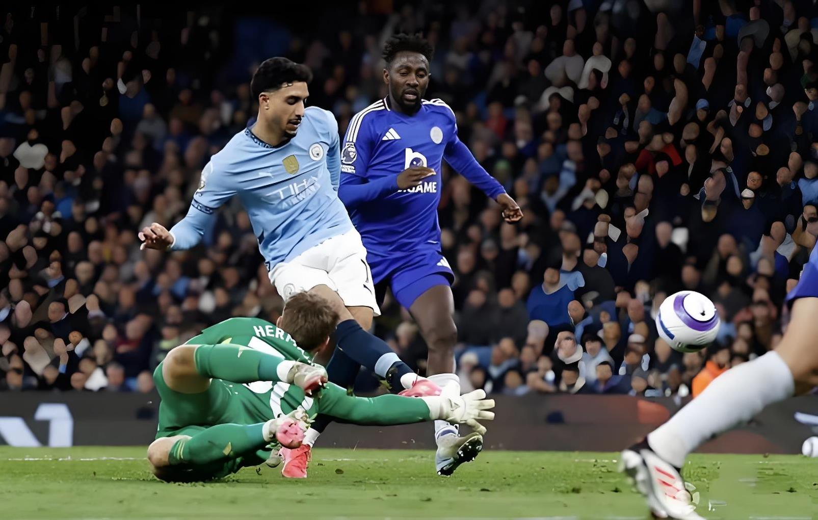 开云体育app-经典足球赛事再度引爆，豪强对抗再度展开的简单介绍