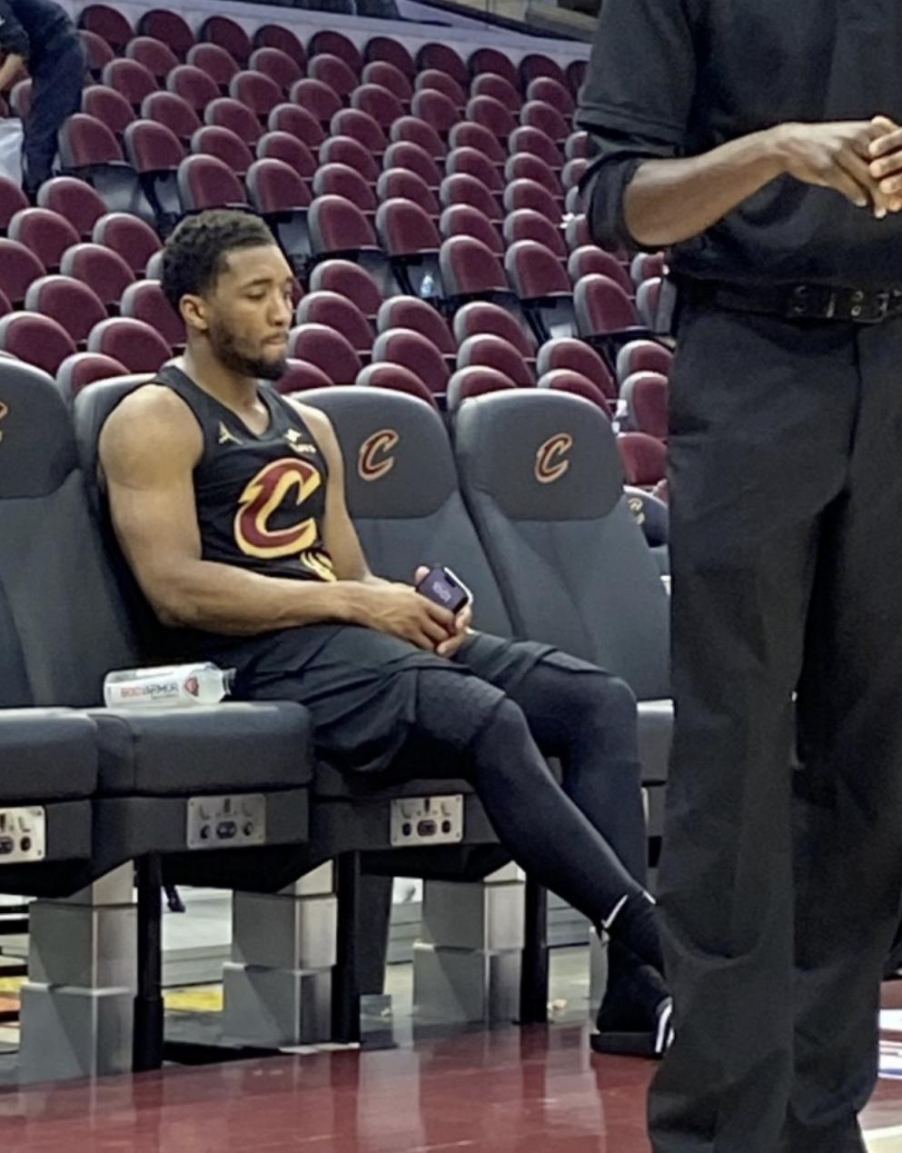 关于米切尔关键时刻三分绝杀，带领球队逆转击败对手的信息