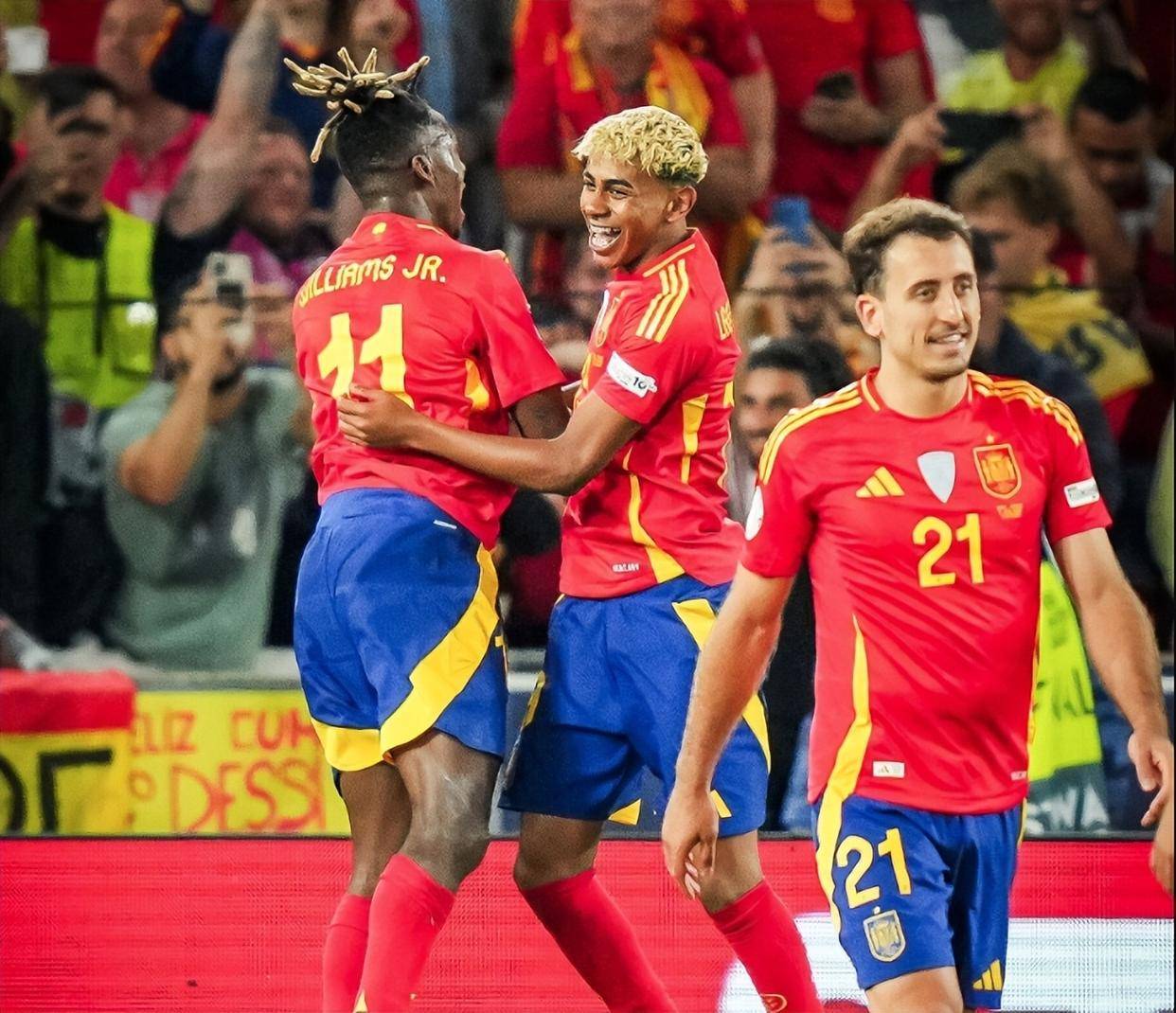 开云体育中国-葡萄牙队在欧国联赛中取得胜利