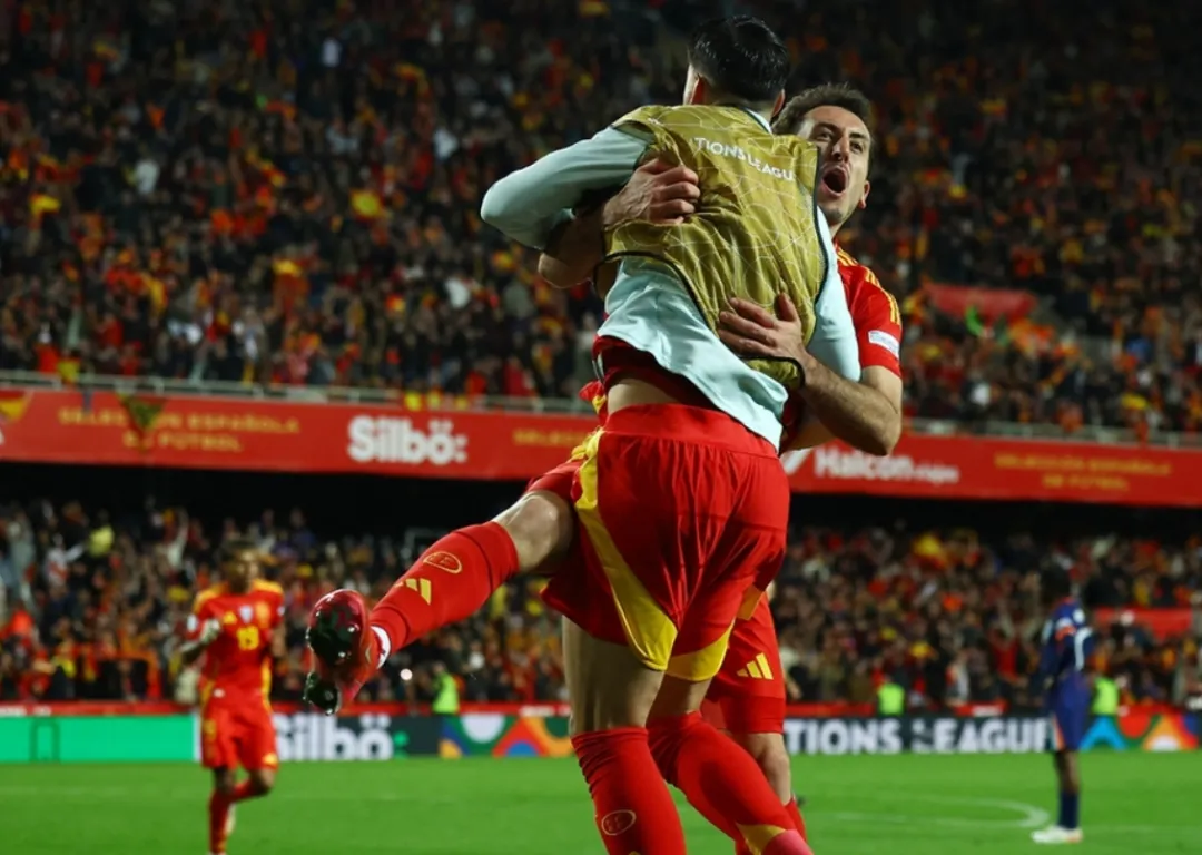 开云APP-包含欧国联比赛触动人心的瞬间，让球迷为之动容的词条