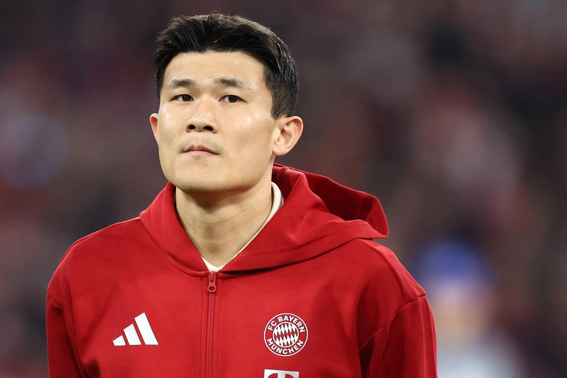 包含尤文图斯官方宣布签下巴黎圣日耳曼边锋库尔扎瓦的词条