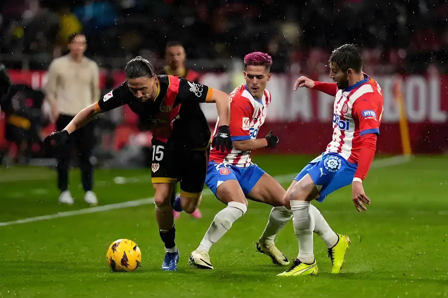 开云下载-比利亚雷亚尔客场大捷，夺得重要三分