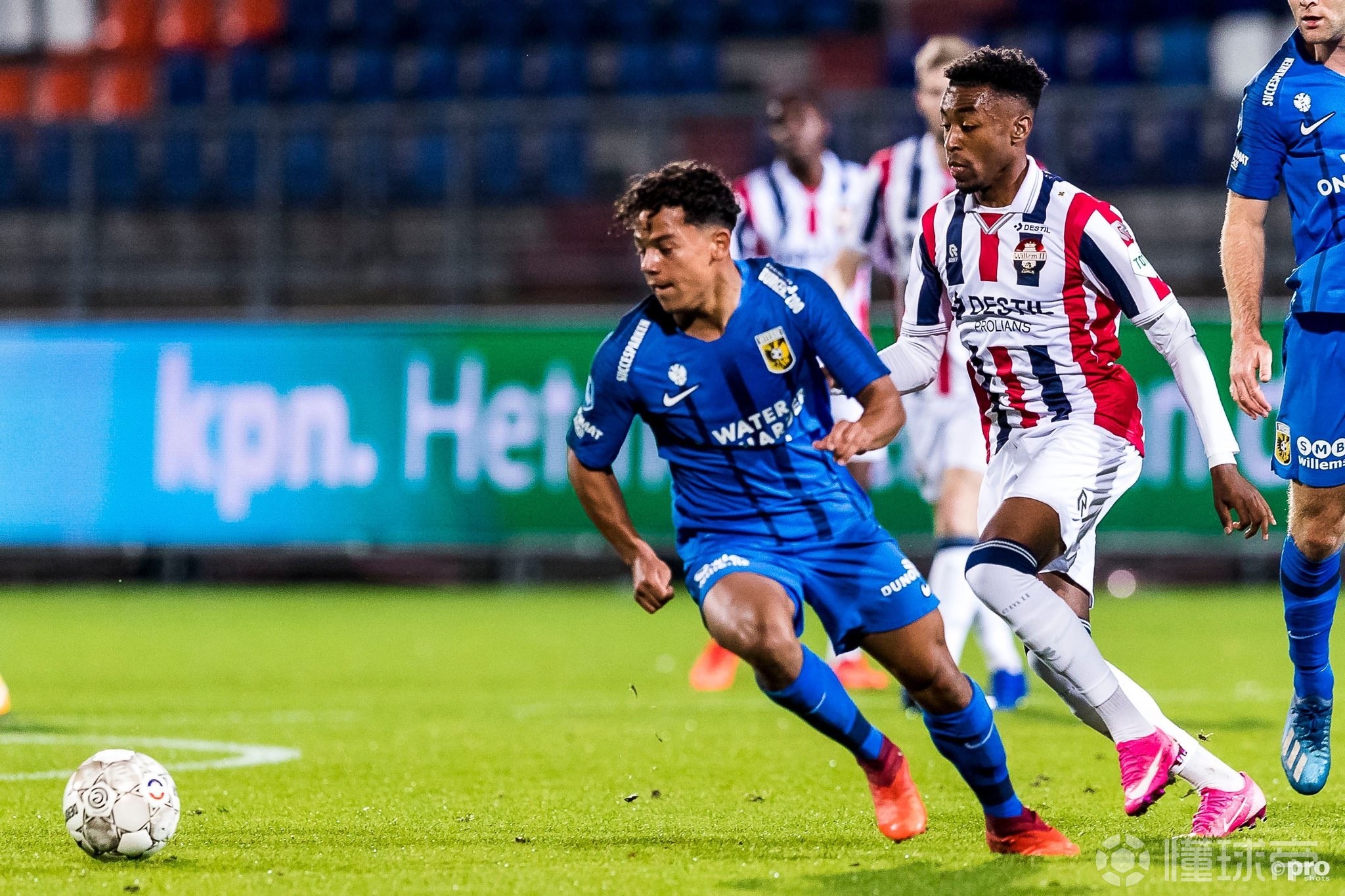 荷甲胜局:阿贾克斯继续保持不败,领跑积分榜 荷甲胜局:阿贾克斯继续保持不败,领跑积分榜