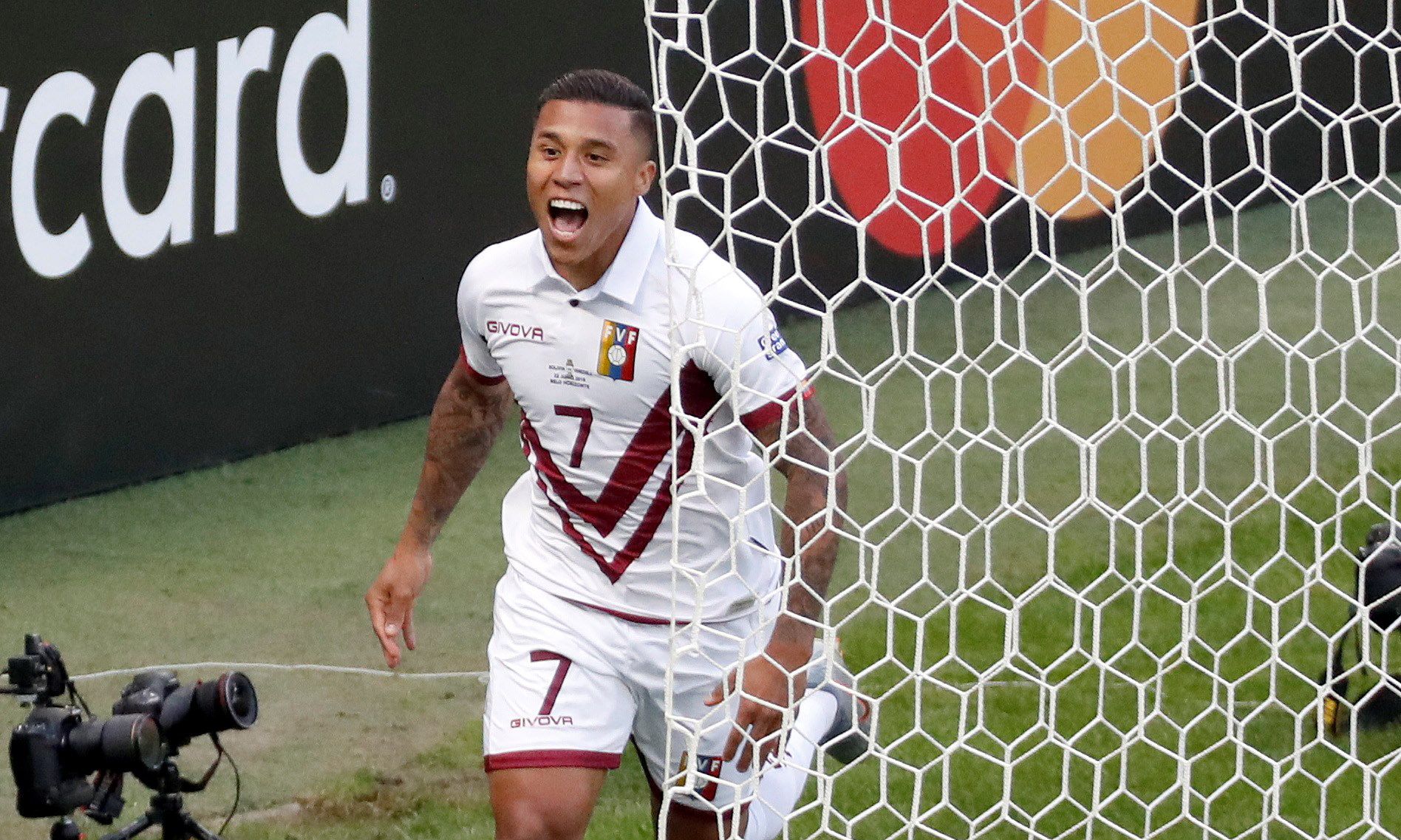 委内瑞拉队险胜晋级下一轮比赛 委内瑞拉队险胜晋级下一轮比赛