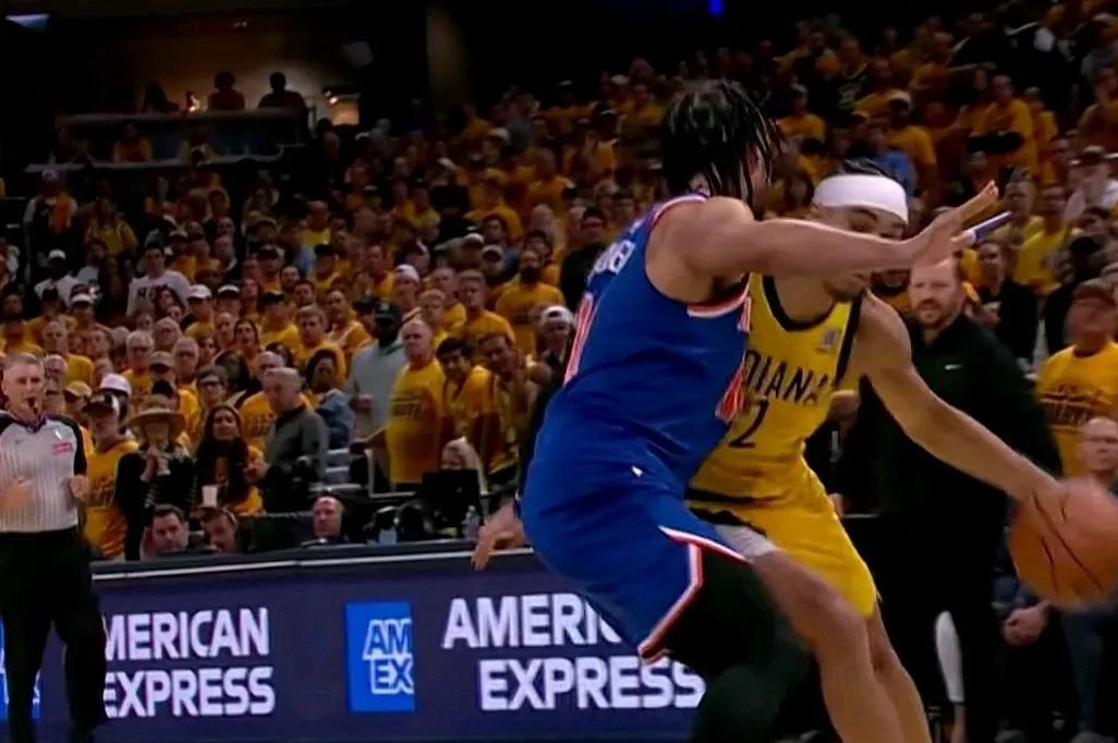 公牛逆转尼克斯，拉文取得关键球