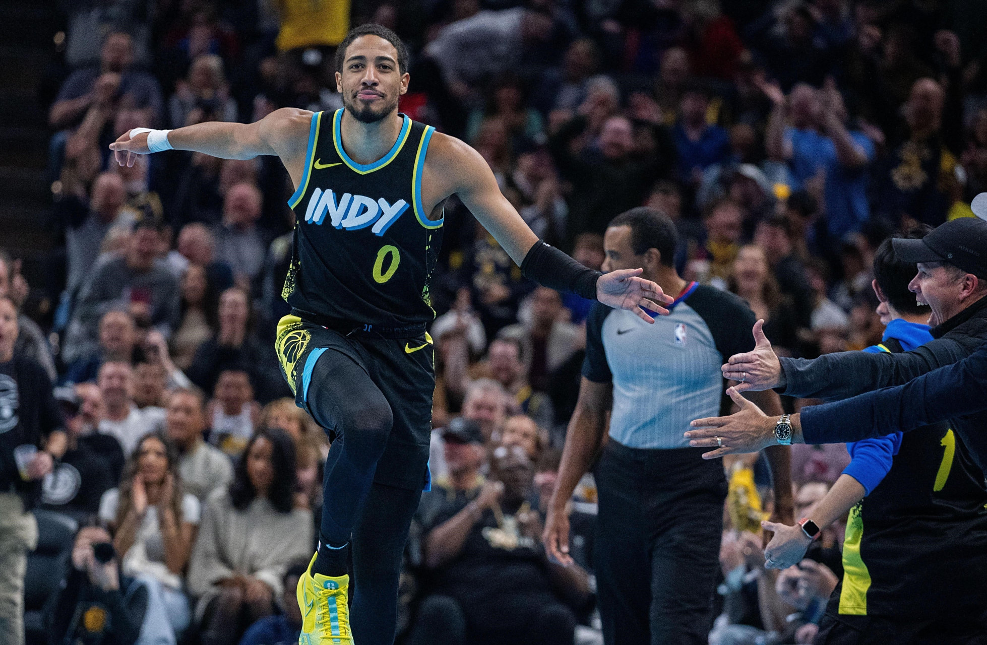 步行者赢得对阵凯尔特人的激烈战斗