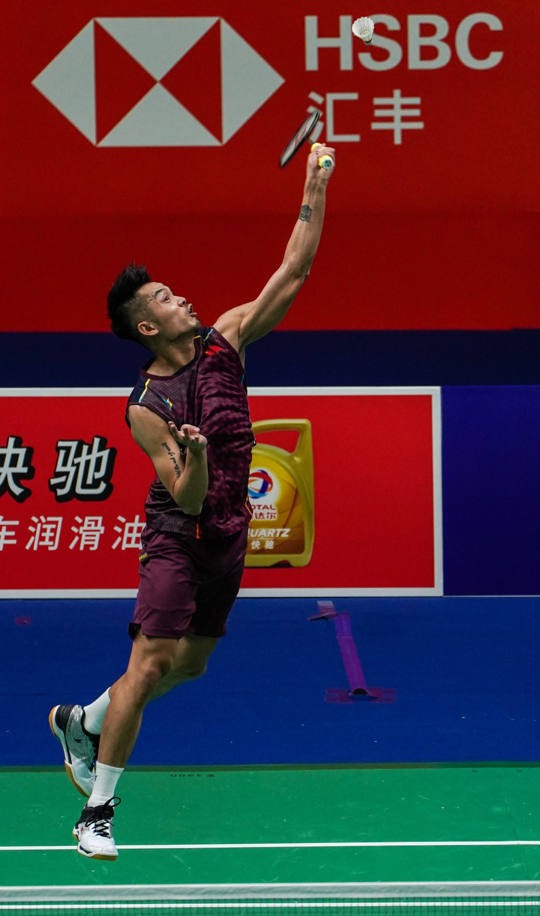 中国羽毛球队险胜丹麦羽毛球队，林丹关键制胜