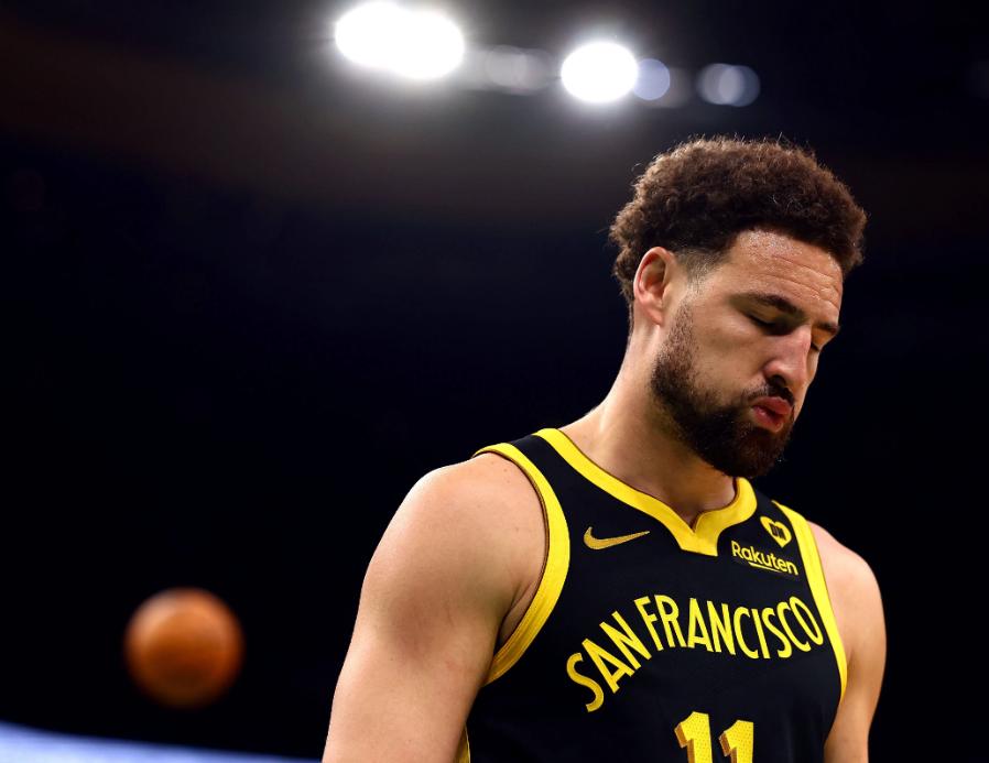 开云体育中国-爵士防守锁死活塞，浓眉成为关键先生